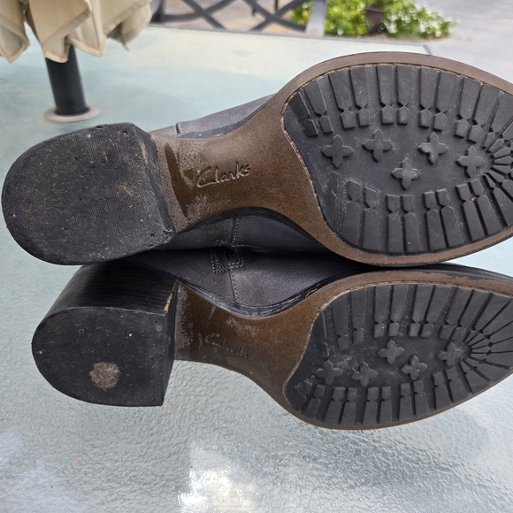 Clarks Sz 9.5 Women Leather Narrative Movie Act Boot Grey Black - Picture 8 of 12